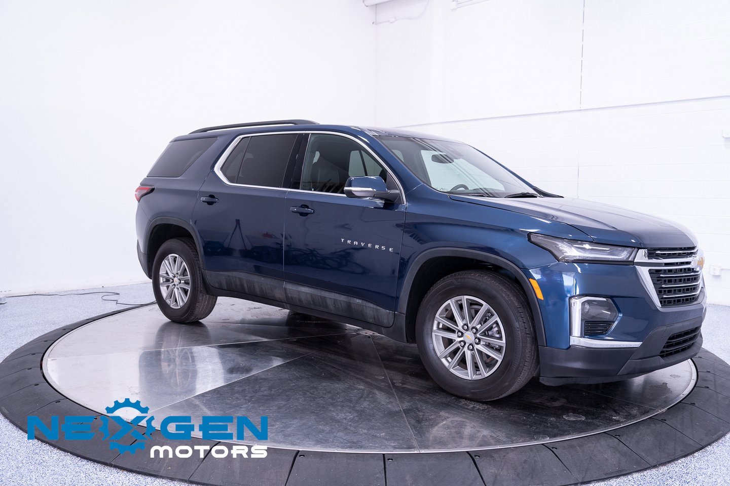 Used 2023 Chevrolet Traverse LT