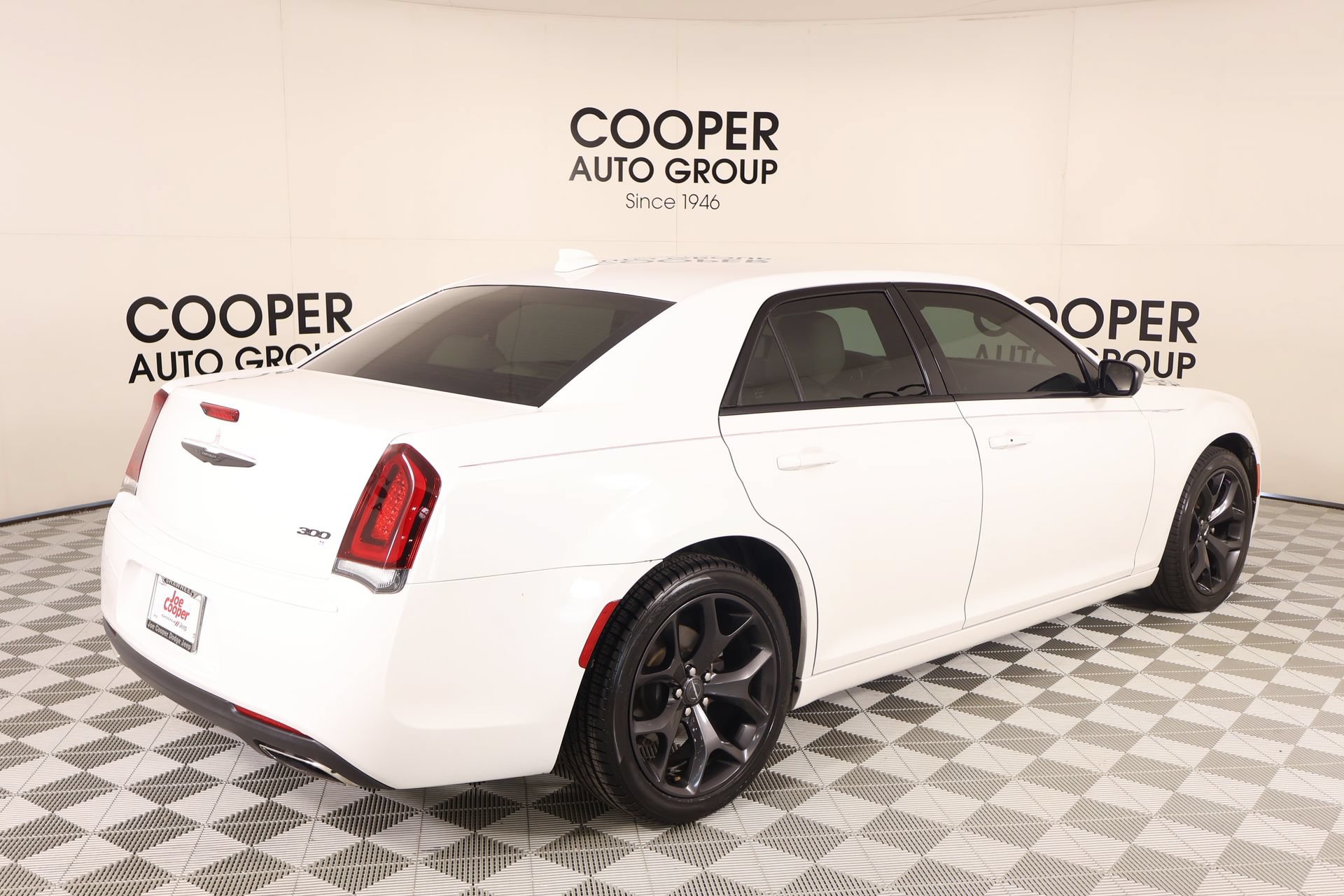 Used 2021 Chrysler 300 Touring w/ Sport Appearance Package RWD image 19
