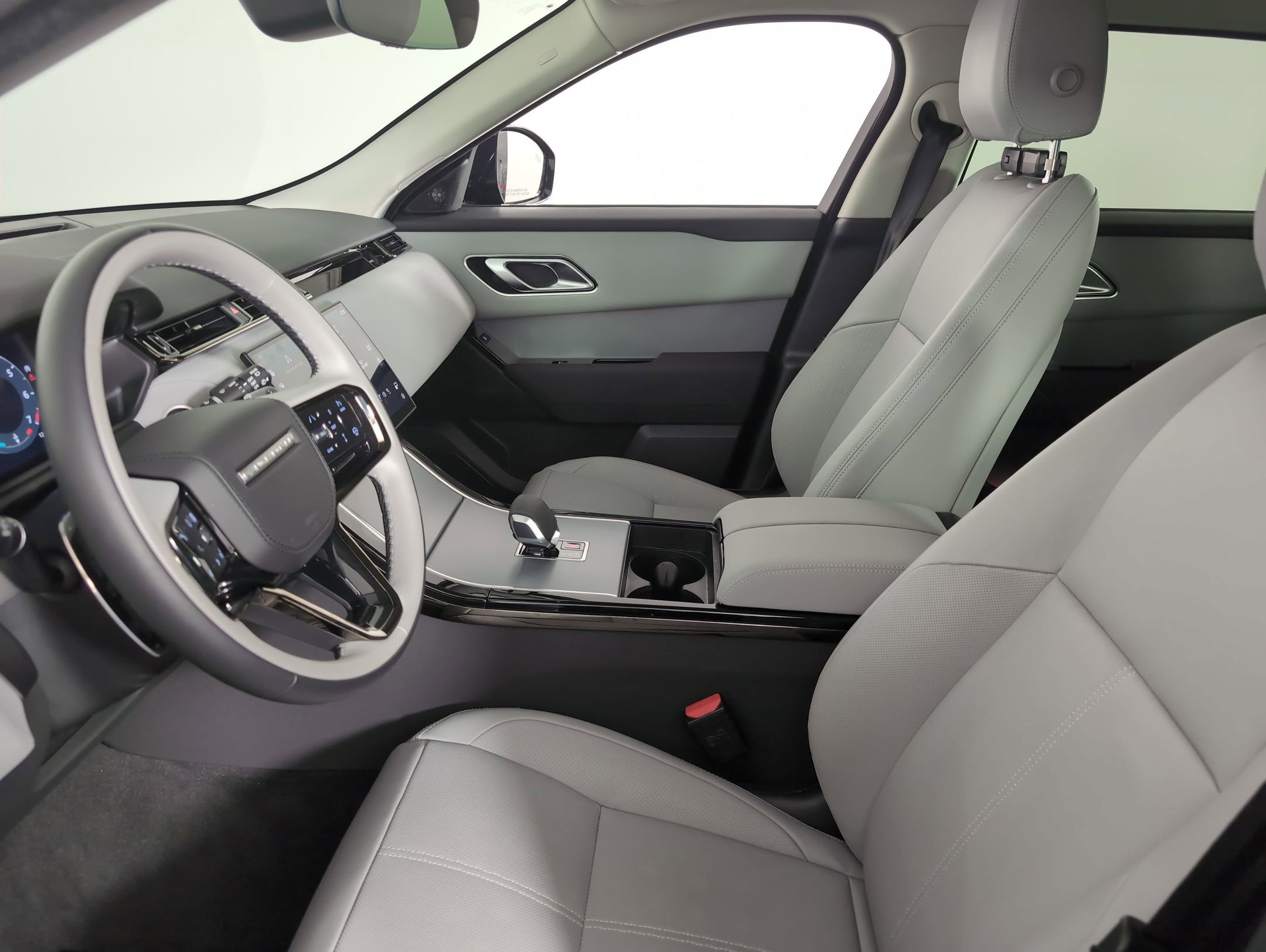 Used 2025 Land Rover Range Rover Velar S image 4