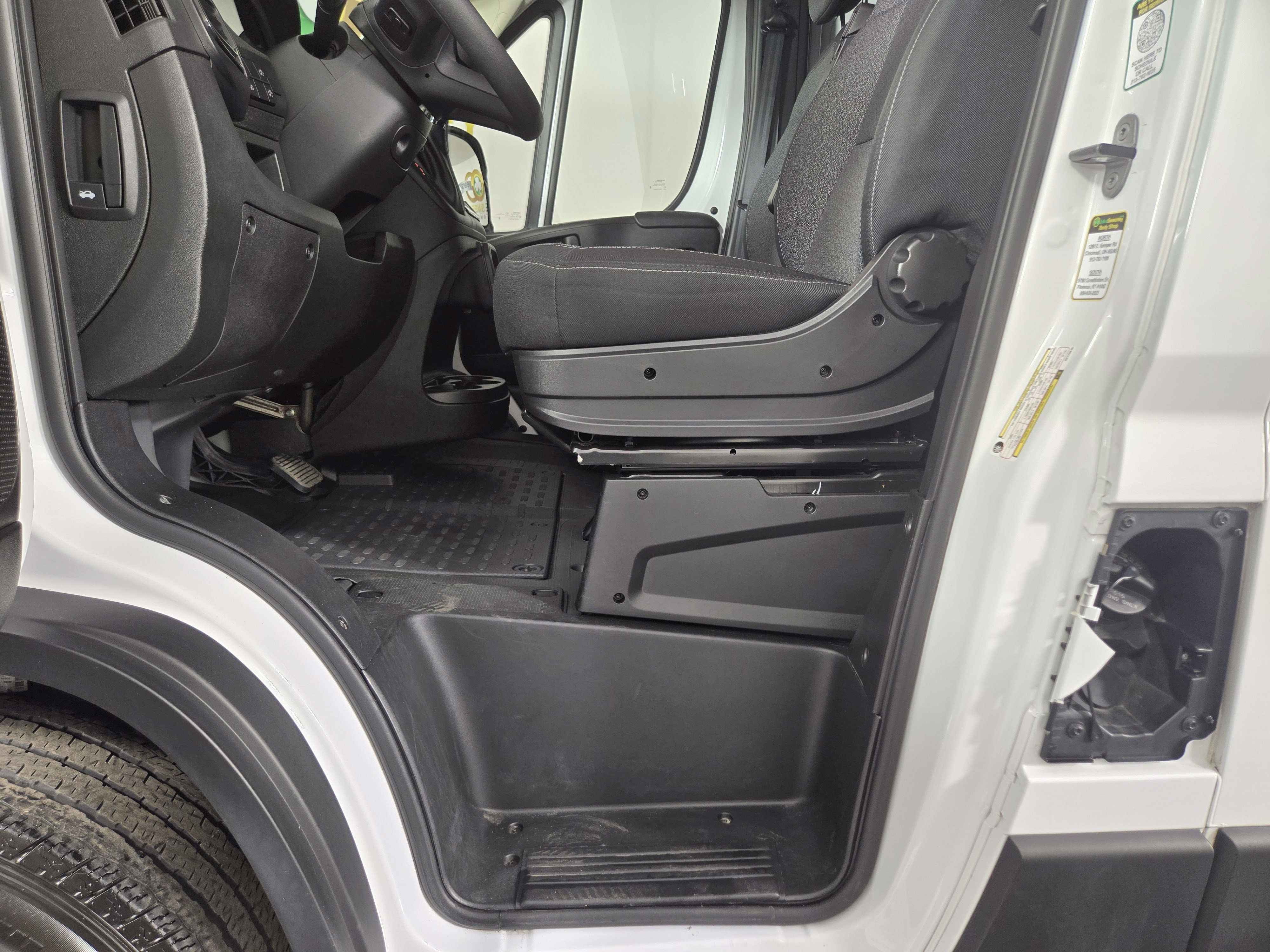 Used 2024 RAM ProMaster 2500 w/ Convenience Group image 28