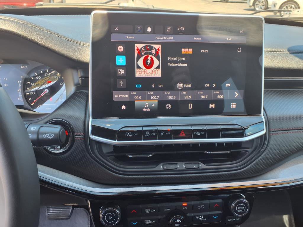 Used 2023 Jeep Compass Trailhawk image 18