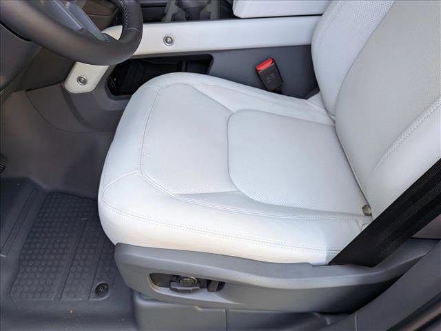 New 2026 Land Rover Defender 110 X-Dynamic SE image 4