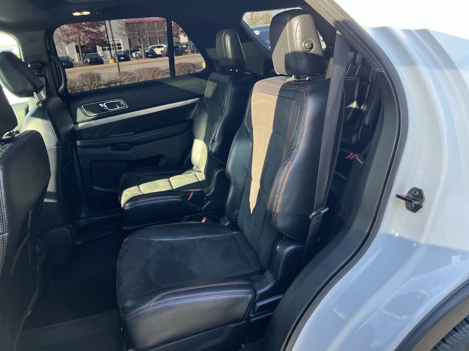 Used 2018 Ford Explorer XLT w/ Equipment Group 202A image 25