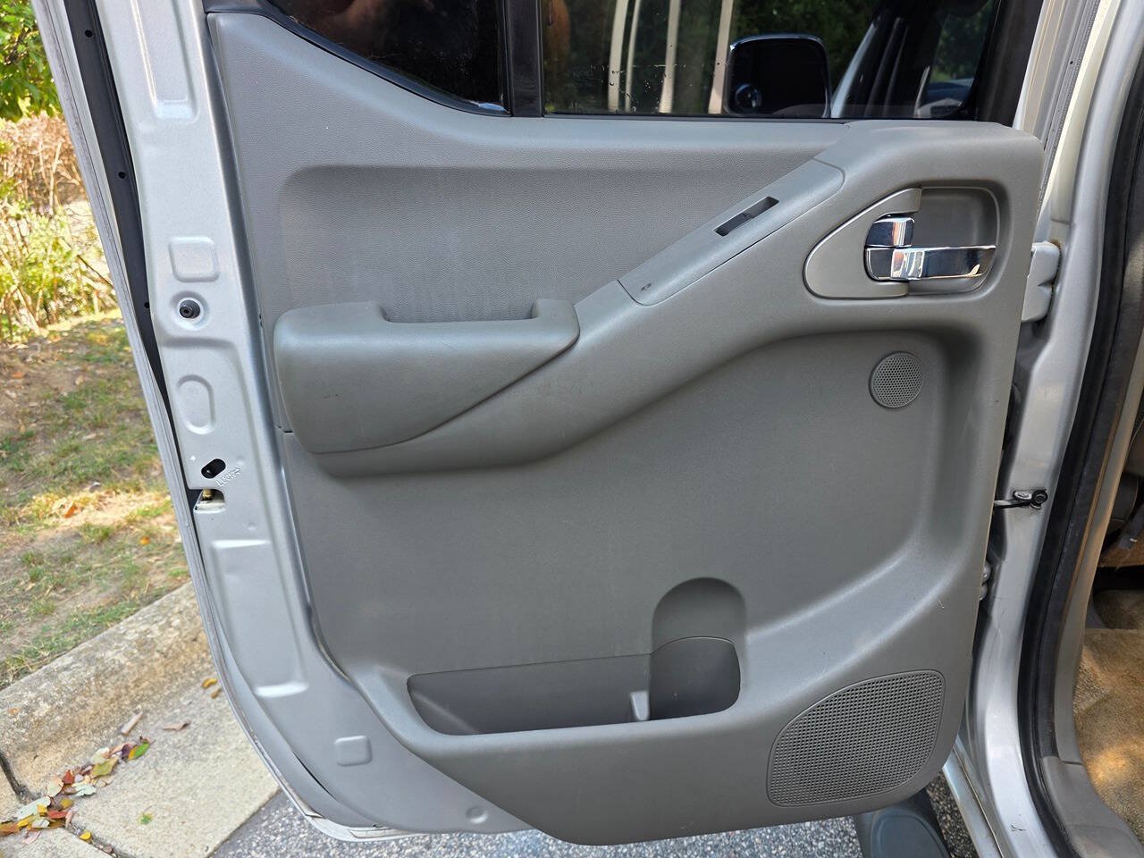 Used 2013 Nissan Frontier SL w/ Moonroof Pkg AWD/4WD image 29