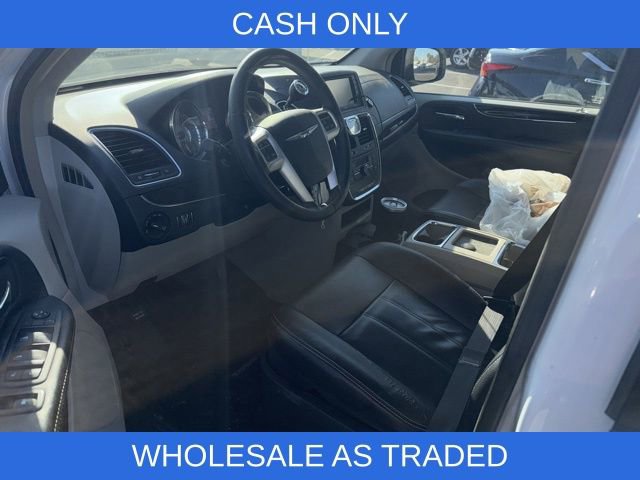 Used 2014 Chrysler Town & Country Touring image 8