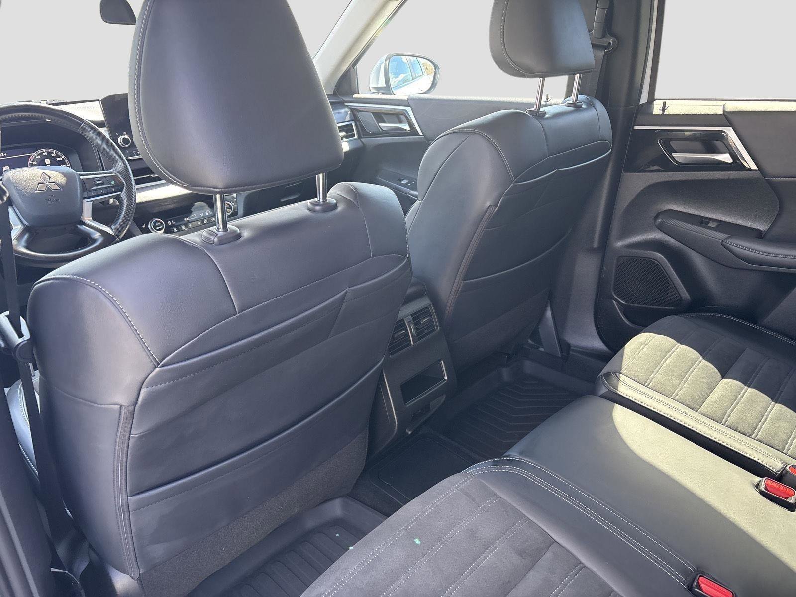 Used 2024 Mitsubishi Outlander 4WD Plug-In Hybrid image 17