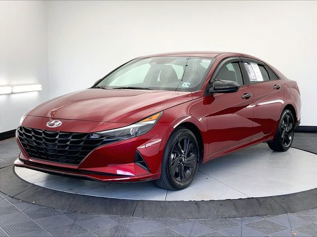 Used 2023 Hyundai Elantra SEL image 2