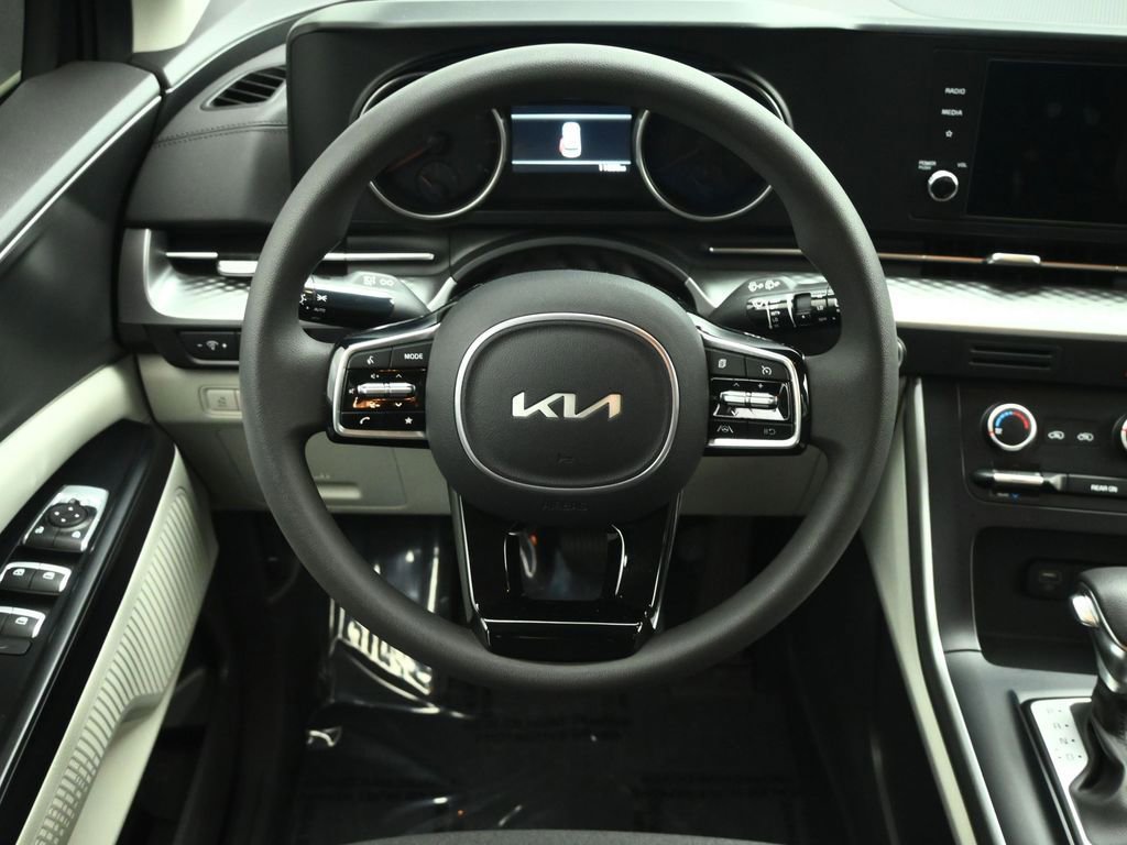 Used 2024 Kia Carnival LX image 34