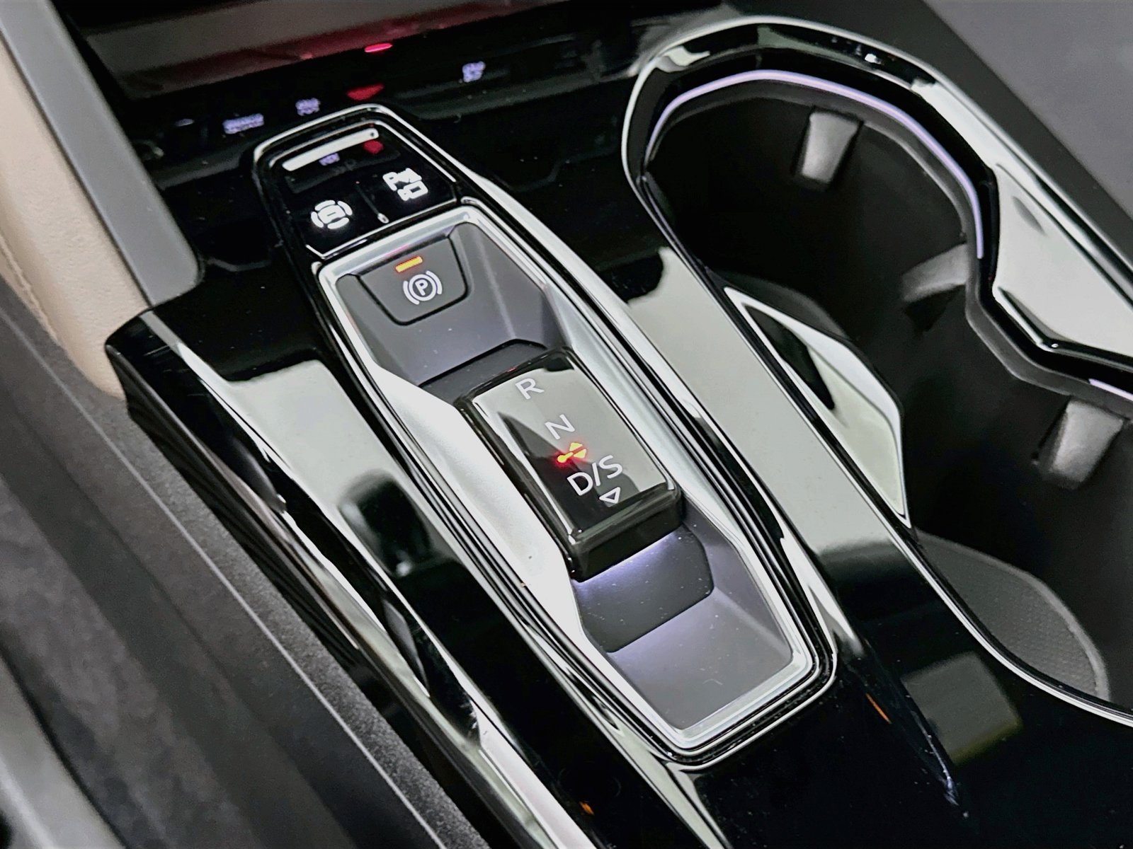 Certified 2025 Audi Q5 Premium w/ Premium Plus AWD/4WD image 27