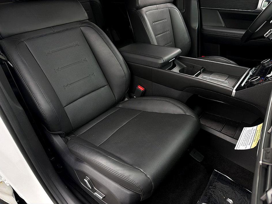 Certified 2025 Hyundai Santa Fe Limited image 23