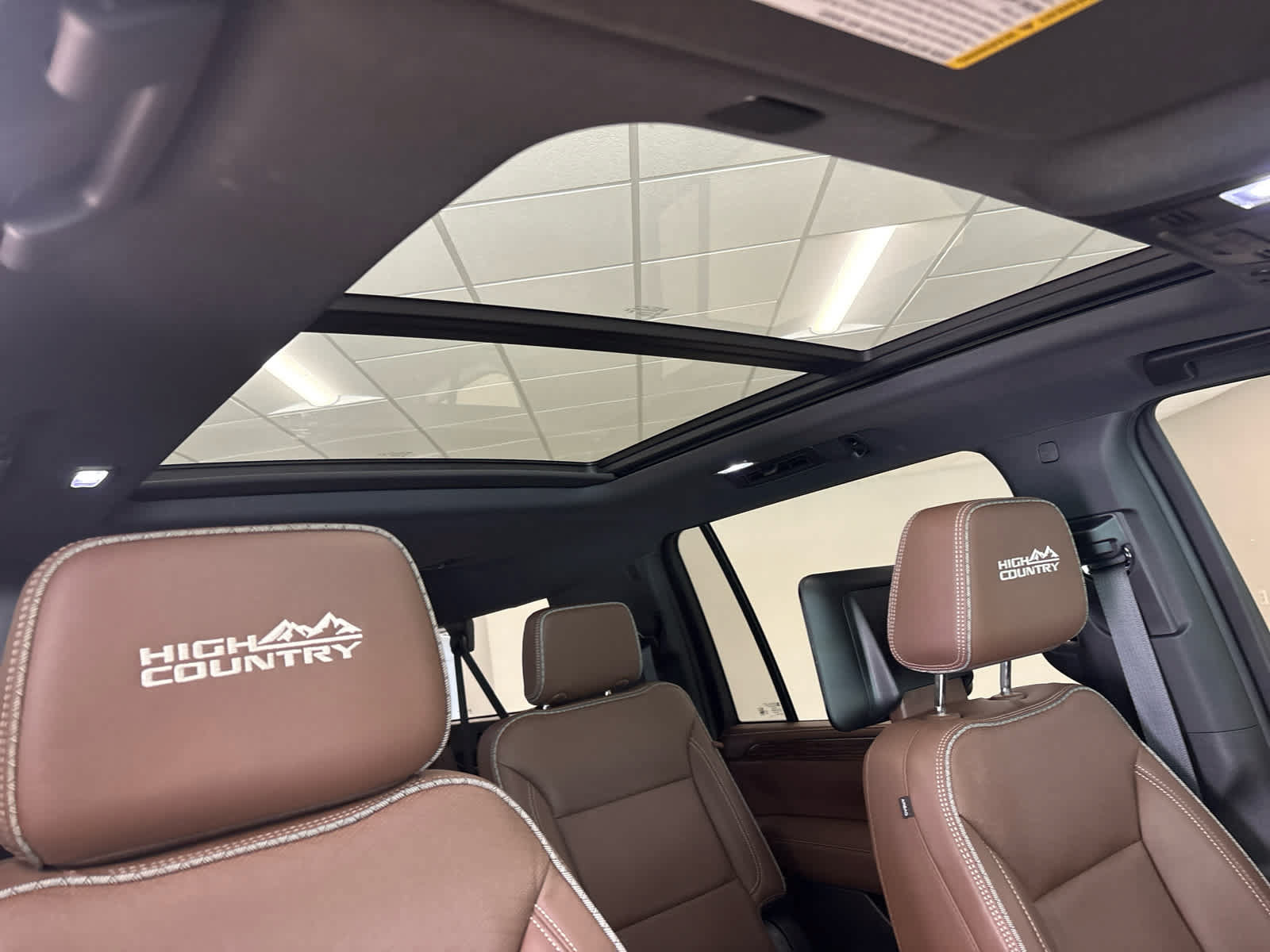 Used 2024 Chevrolet Suburban High Country AWD/4WD image 30