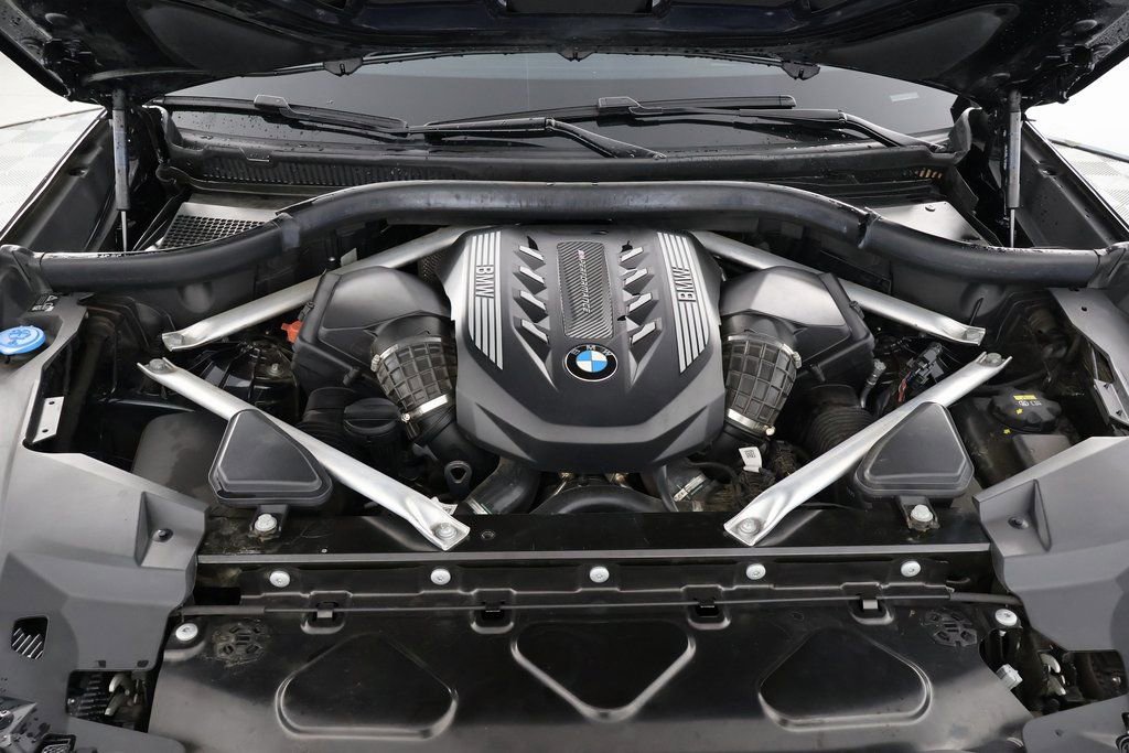 Used 2020 BMW X5 M50i image 15