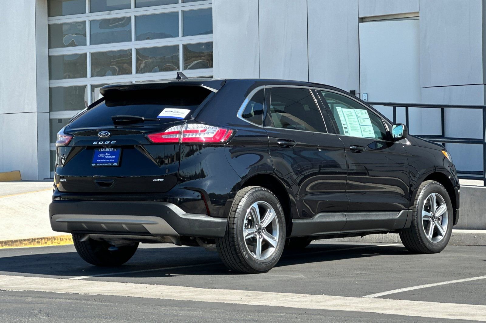 Certified 2023 Ford Edge SEL w/ Convenience Package AWD/4WD image 3