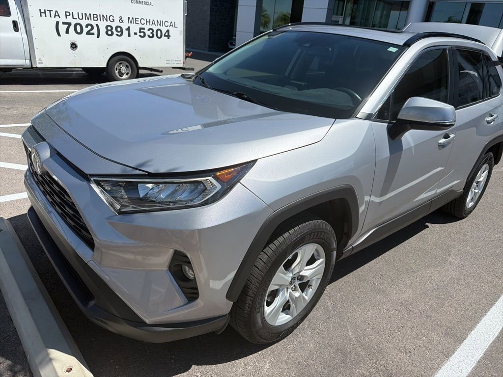 Used 2019 Toyota RAV4 XLE w/ Convenience Package AWD/4WD image 4