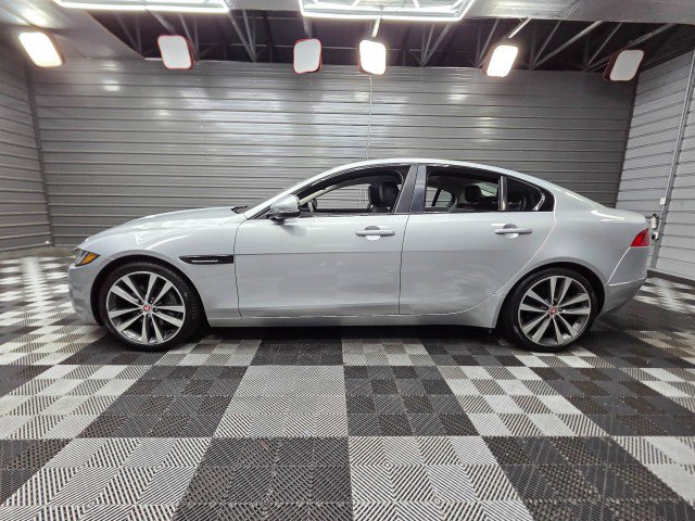Used 2017 Jaguar XE Prestige RWD image 8