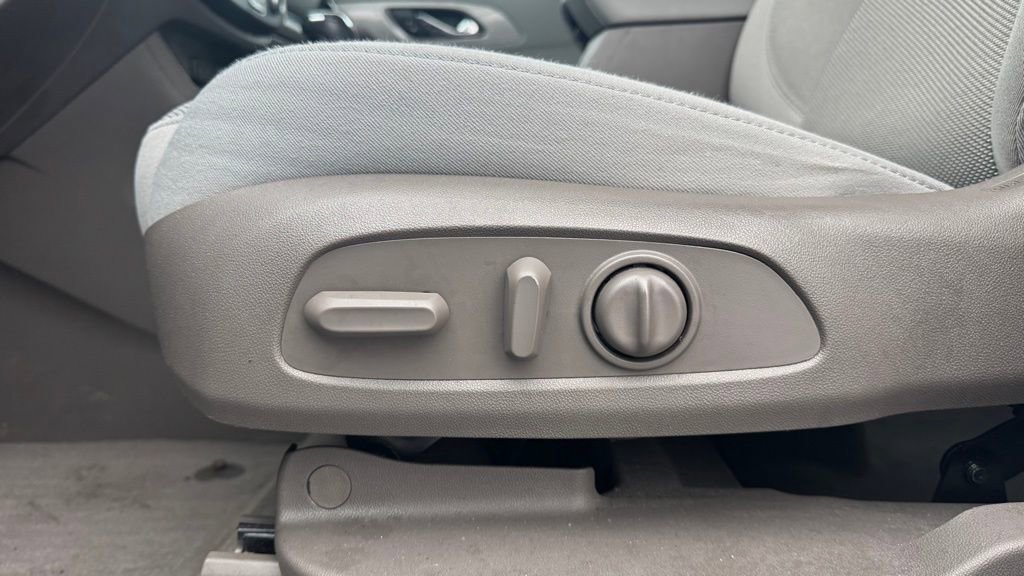 Used 2019 Chevrolet Traverse LT image 11