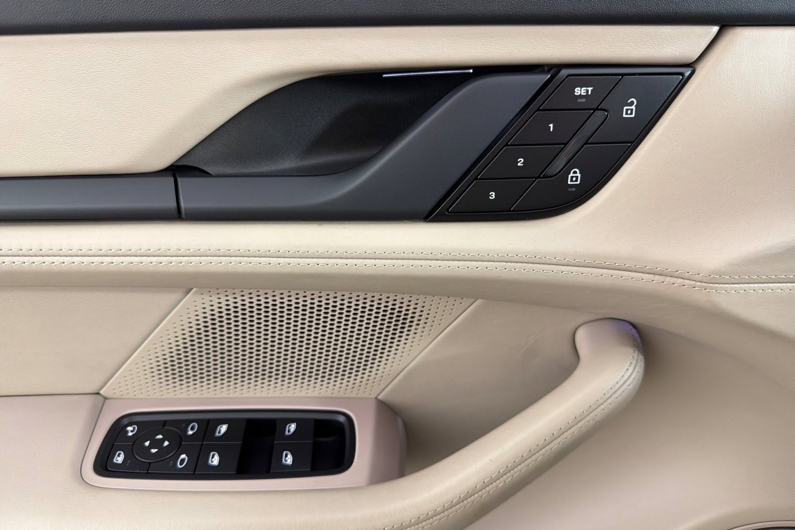 Used 2023 Porsche Taycan 4S image 10