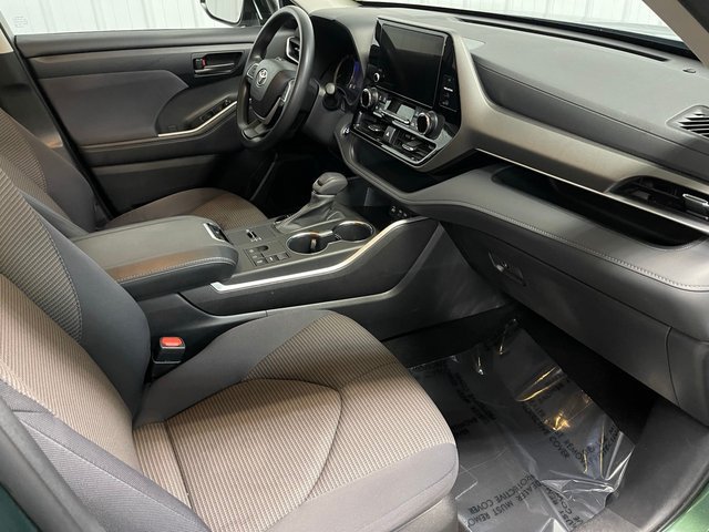Used 2023 Toyota Highlander L FWD image 18