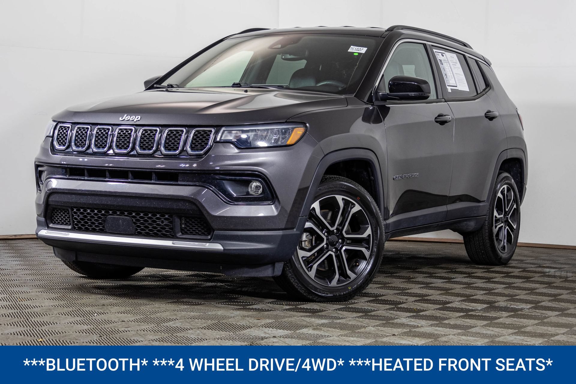 Used 2023 Jeep Compass Limited AWD/4WD image 2