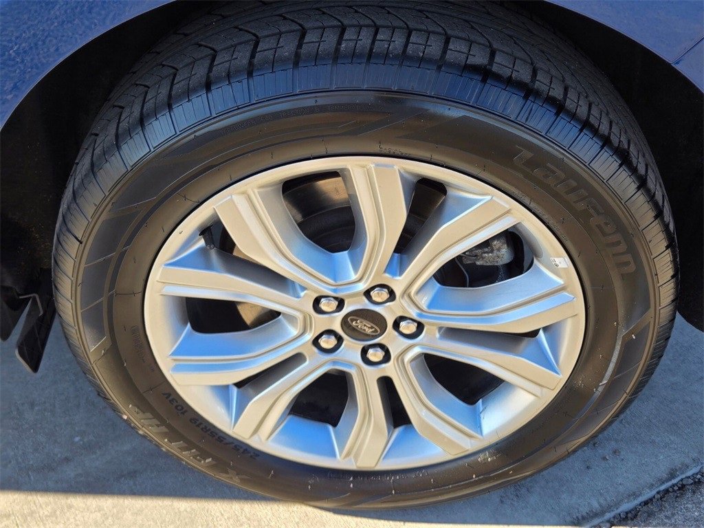 Used 2024 Ford Edge Titanium image 10