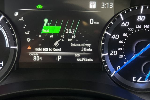 Used 2020 Toyota Highlander XLE AWD/4WD image 32
