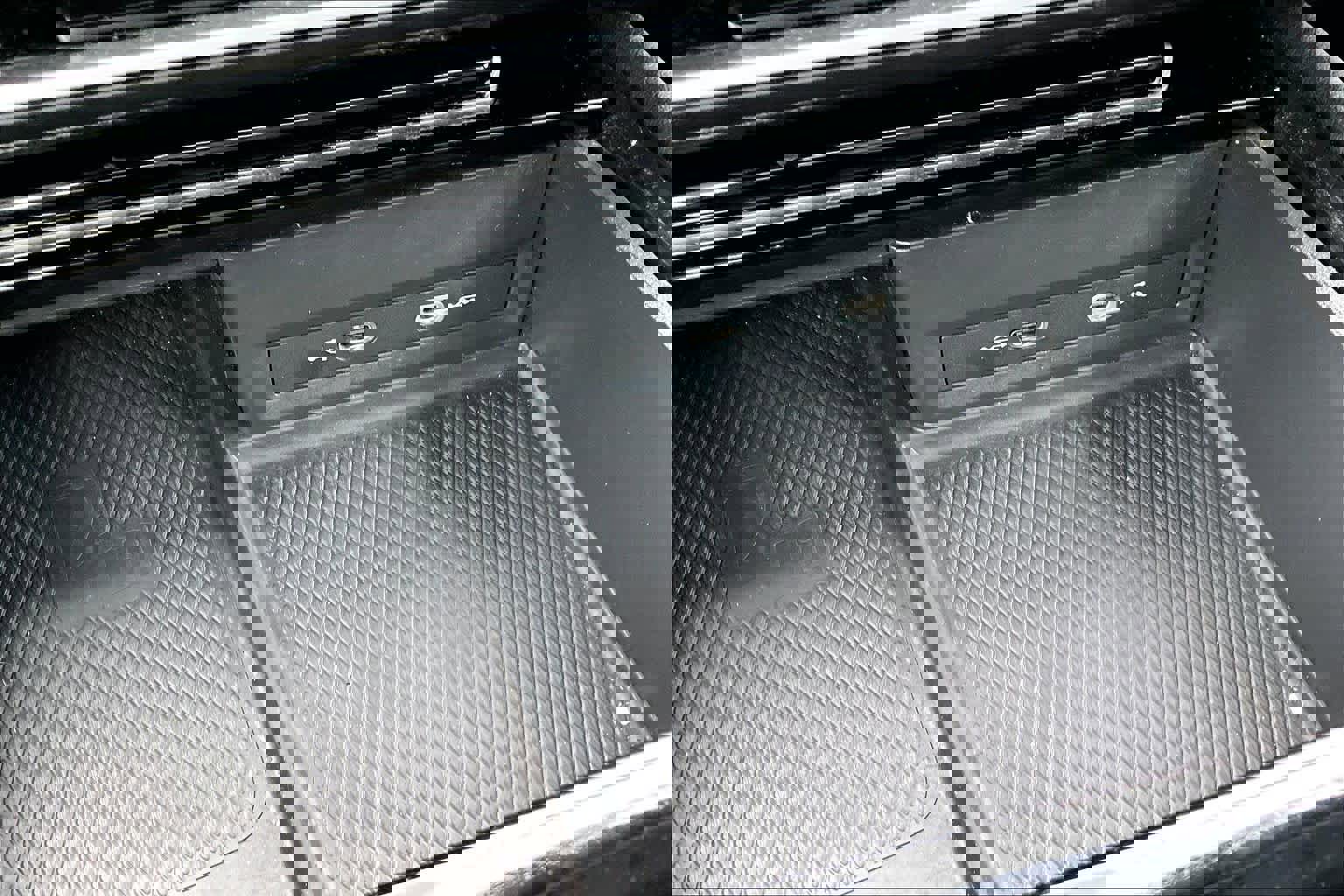 Used 2024 Volkswagen Atlas Cross Sport SE image 34