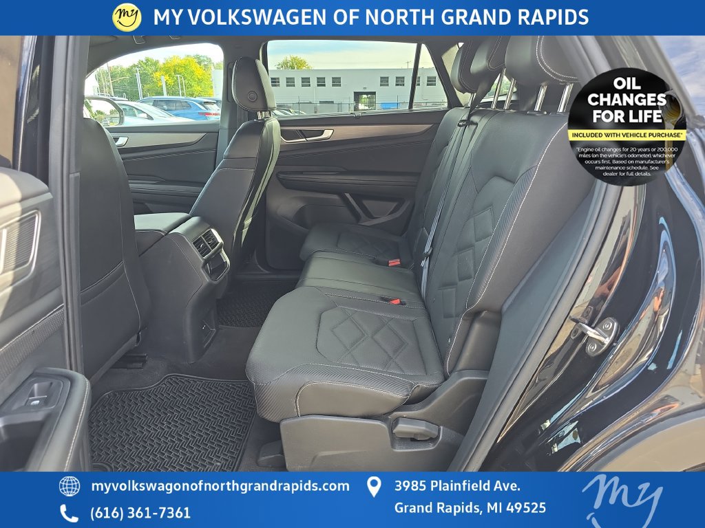 Used 2024 Volkswagen Atlas Cross Sport SE AWD/4WD image 29