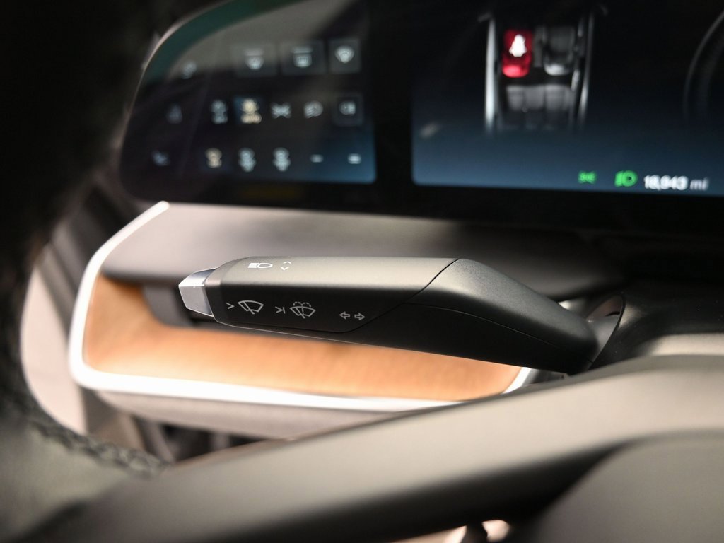 Used 2024 Lucid Air Touring image 17