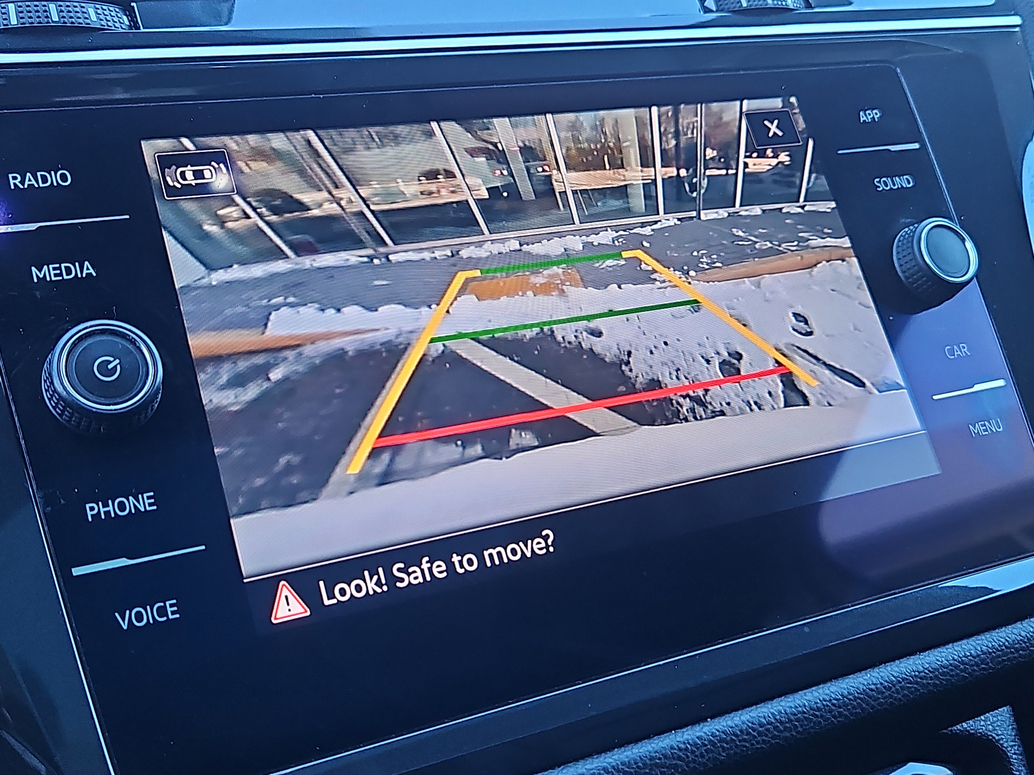 Certified 2022 Volkswagen Tiguan SE w/ Panoramic Sunroof Package image 10