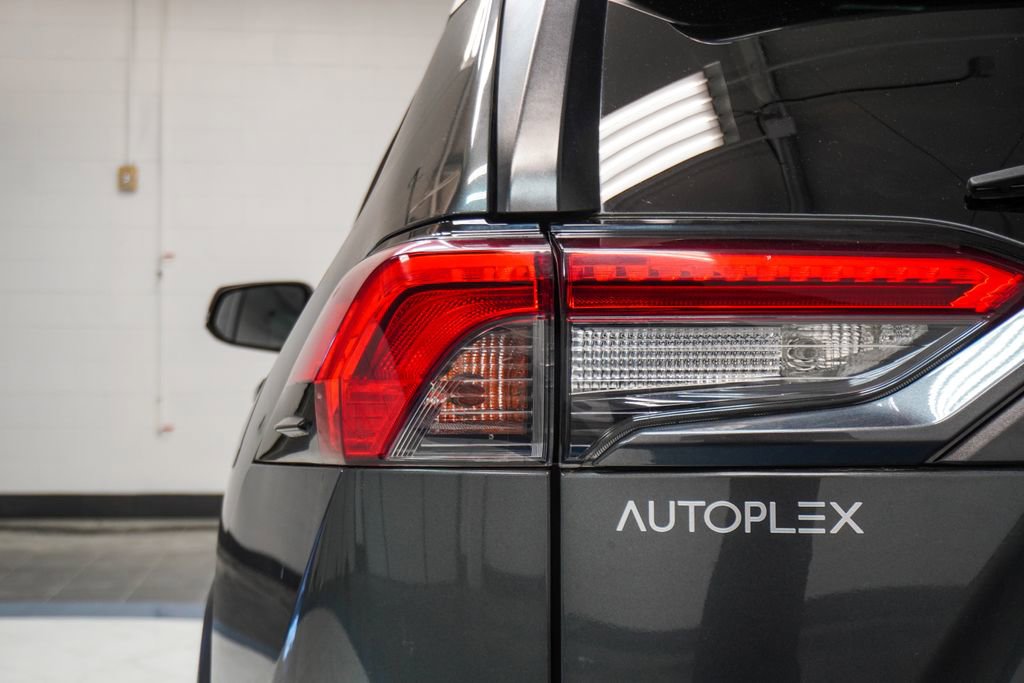 Used 2020 Toyota RAV4 LE image 34