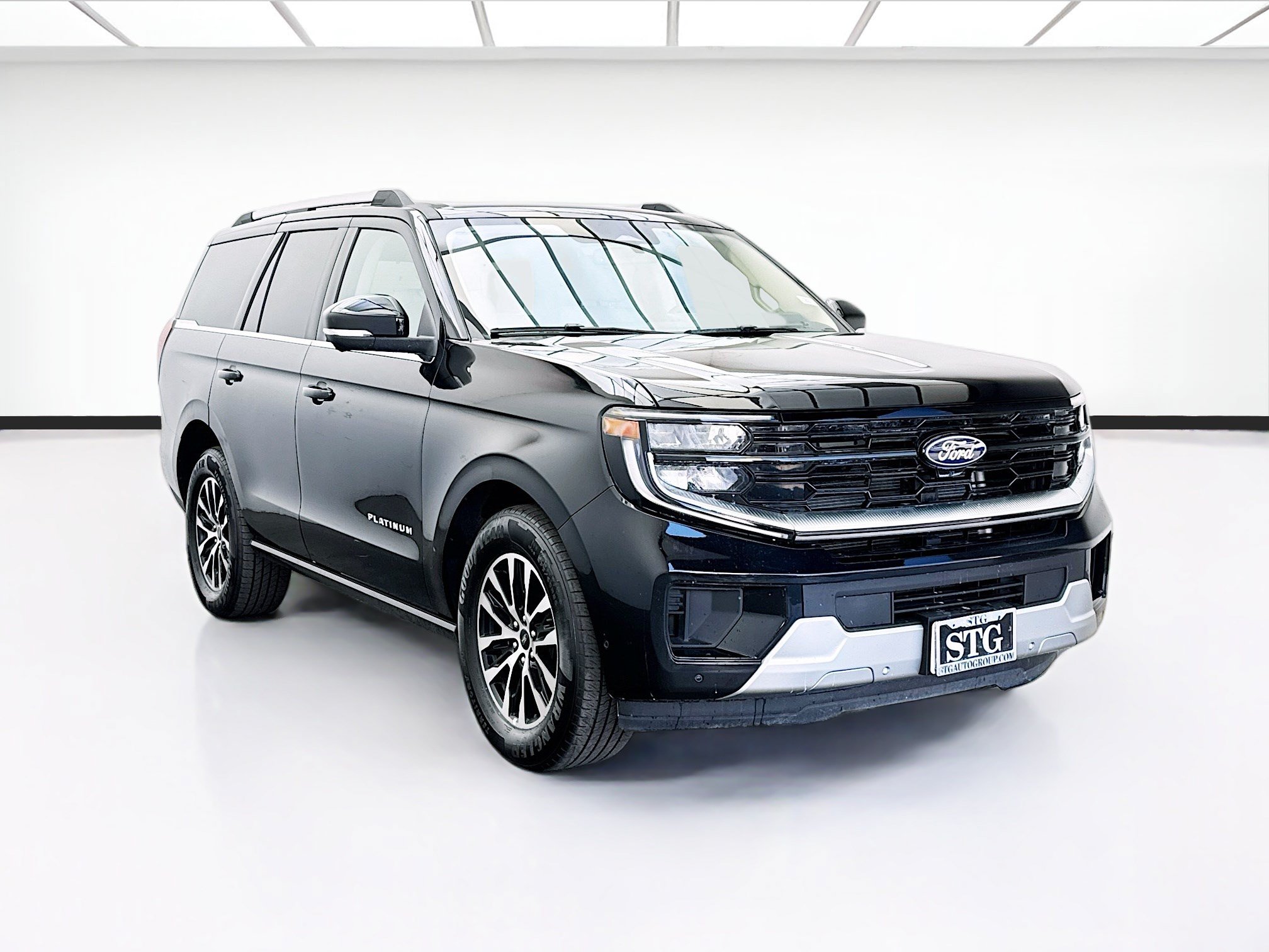 Used 2025 Ford Expedition Platinum AWD/4WD image 3