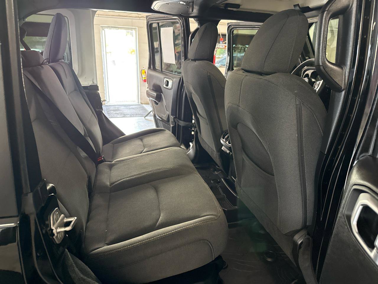 Used 2024 Jeep Wrangler Unlimited image 46