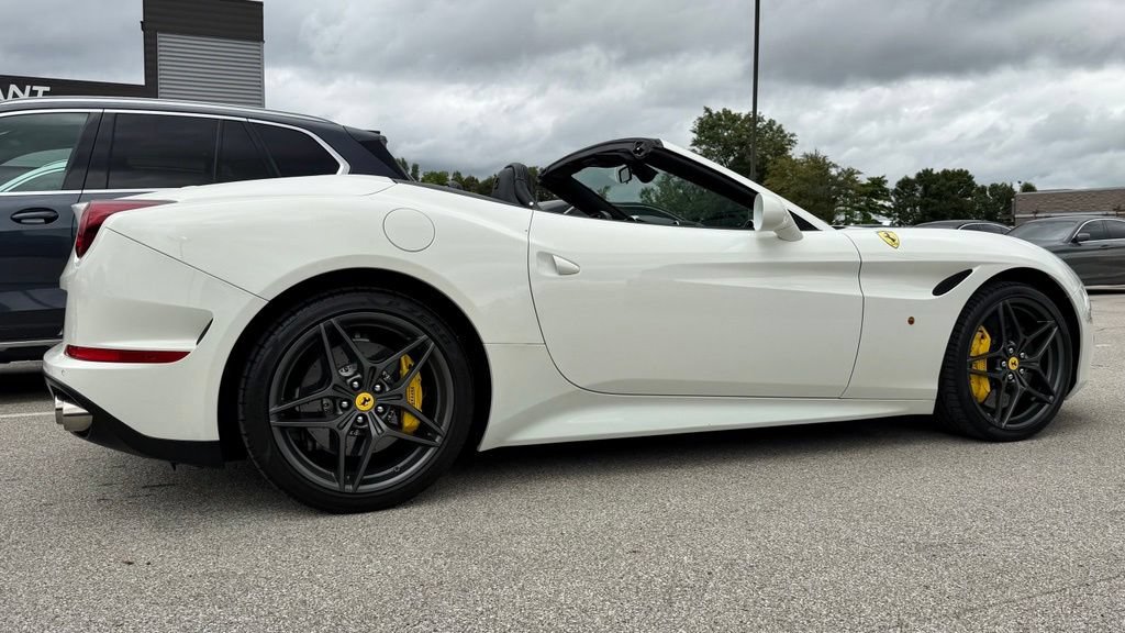 Used 2015 Ferrari California T RWD image 8