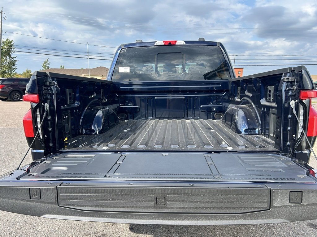 New 2025 Ford F150 Lightning Lariat image 29
