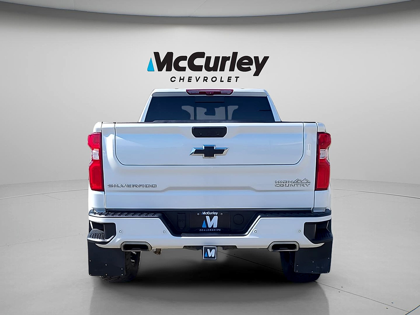 Used 2024 Chevrolet Silverado 1500 High Country w/ Technology Package AWD/4WD image 6