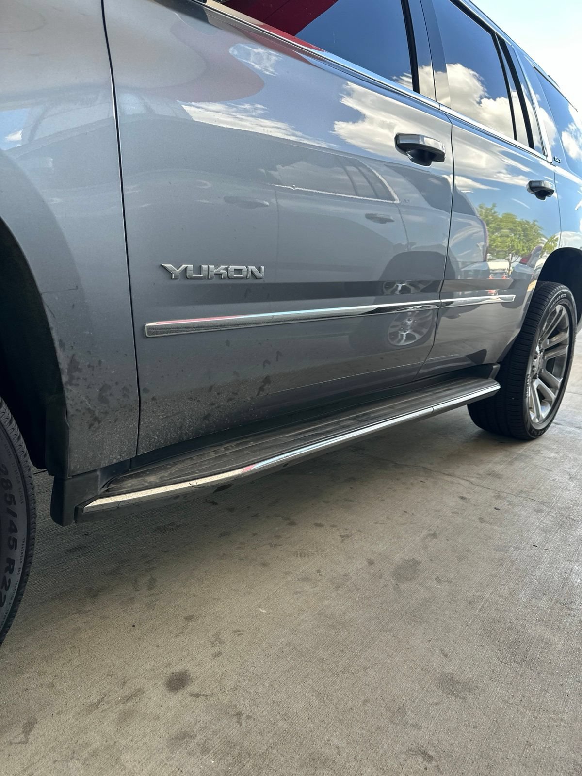 Used 2018 GMC Yukon SLT w/ Premium Edition RWD image 5
