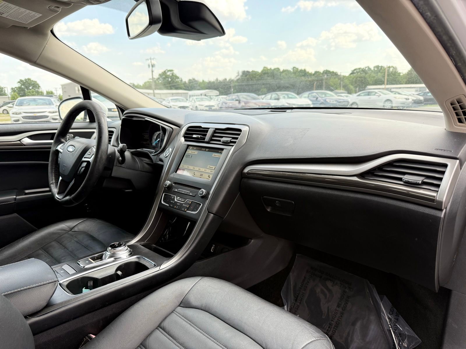 Used 2017 Ford Fusion SE w/ Equipment Group 602A FWD image 20