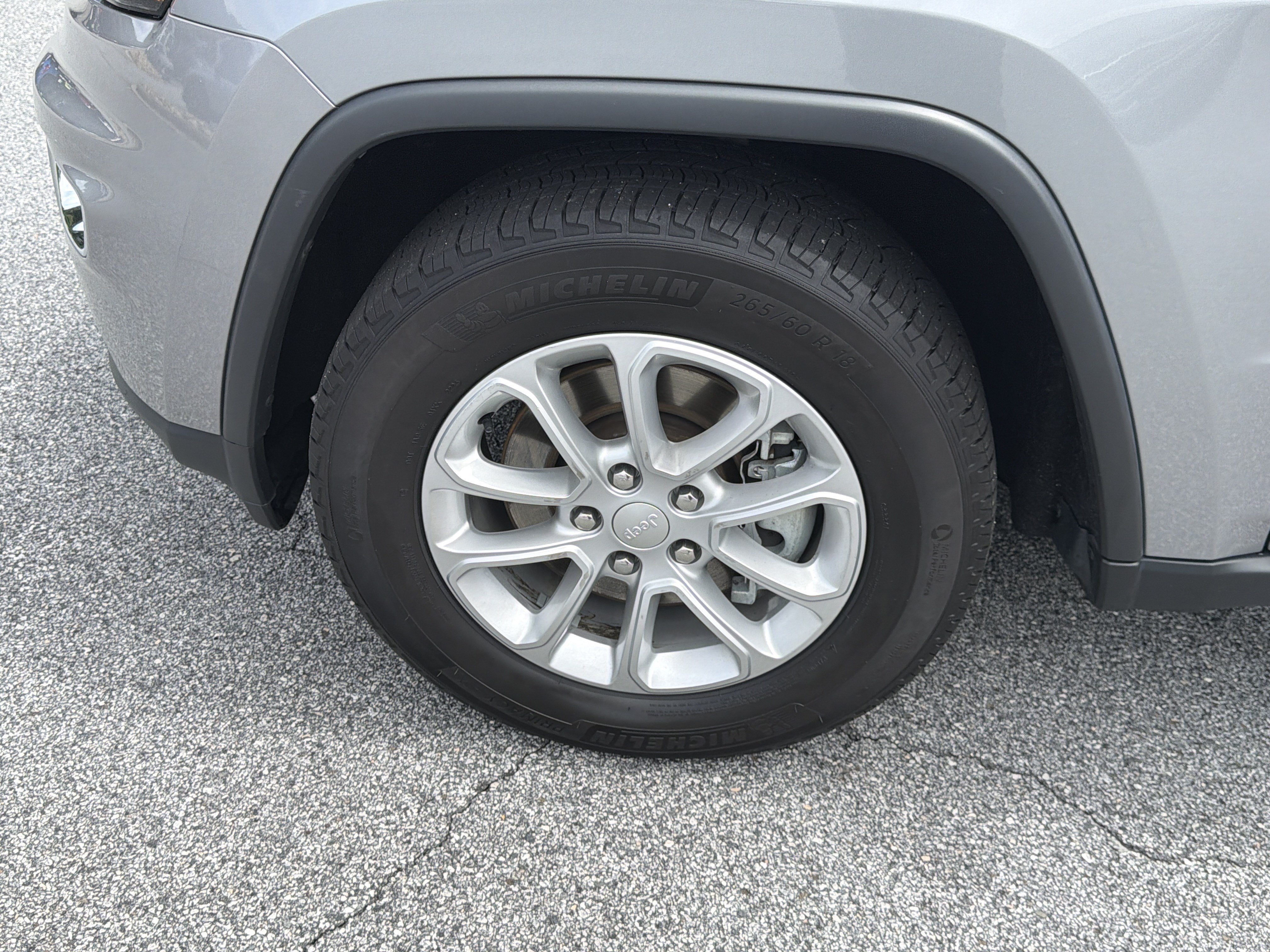 Used 2021 Jeep Grand Cherokee Laredo RWD image 13