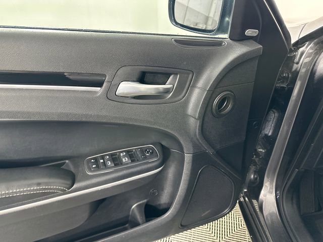 Used 2019 Chrysler 300 S AWD/4WD image 18