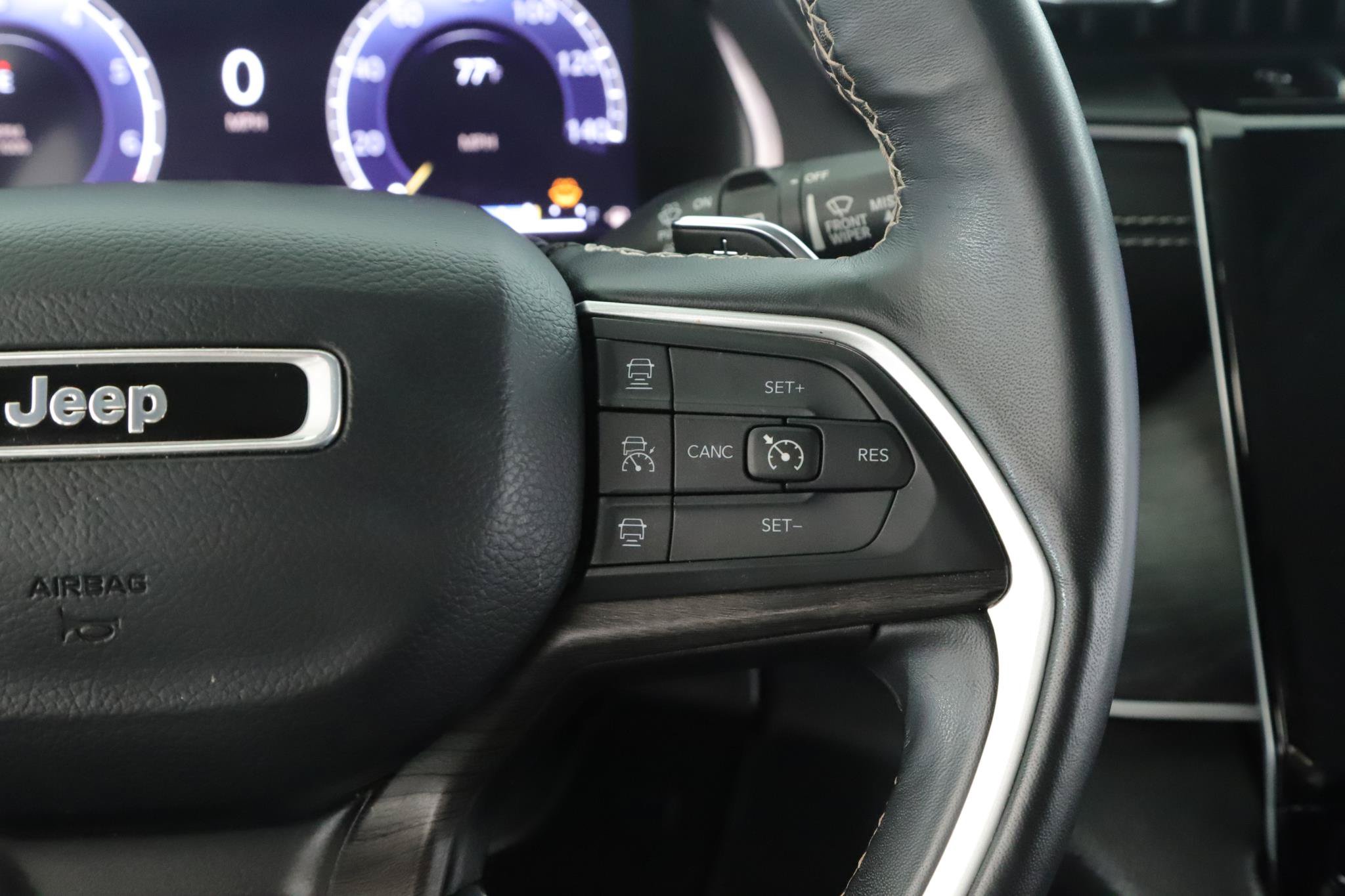 Certified 2022 Jeep Grand Cherokee L Limited AWD/4WD image 10