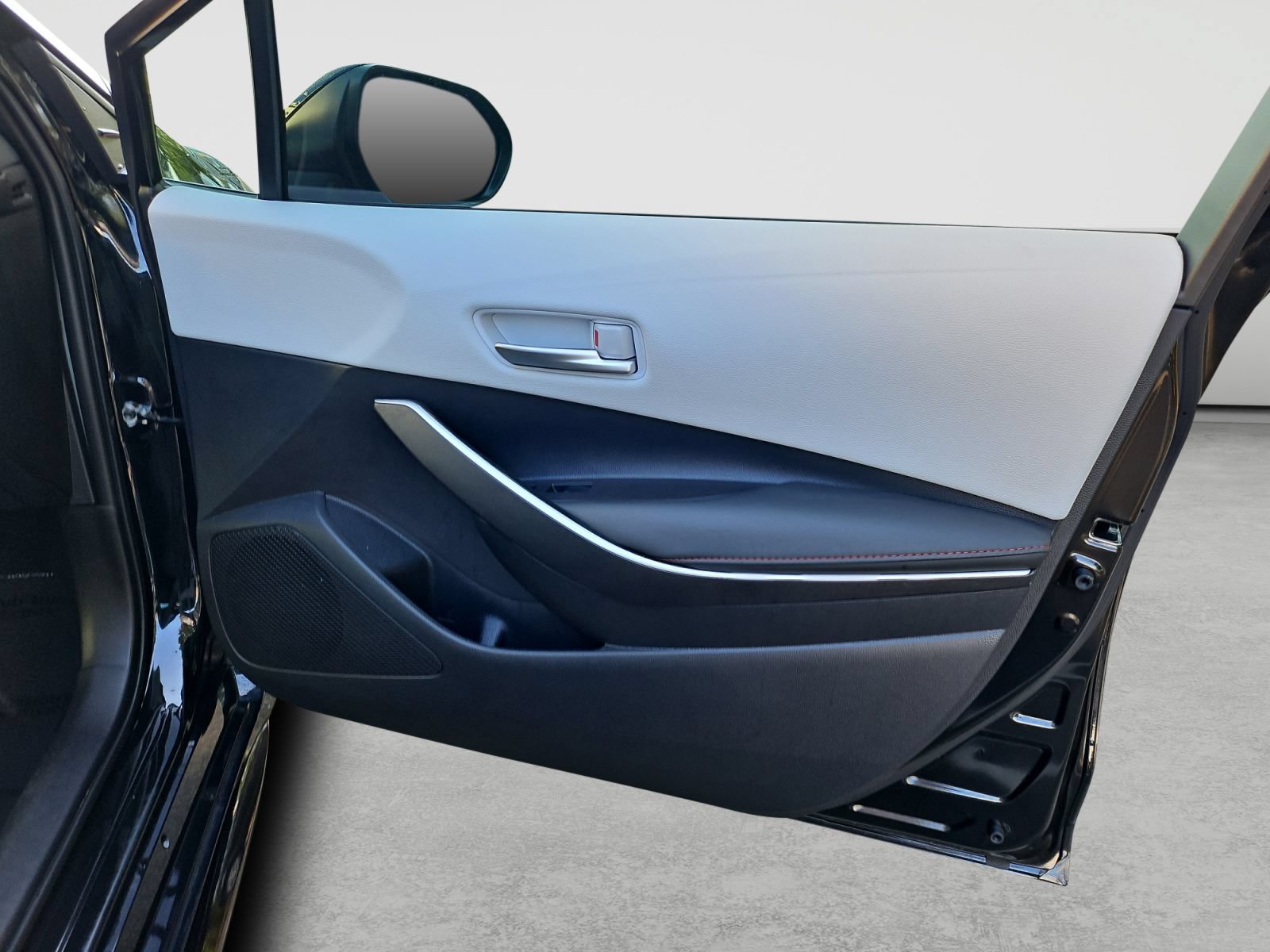 Used 2025 Toyota Corolla SE FWD image 36