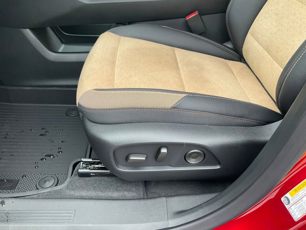 New 2026 Chevrolet Equinox ACTIV w/ LPO, Floor Liner Package AWD/4WD image 21