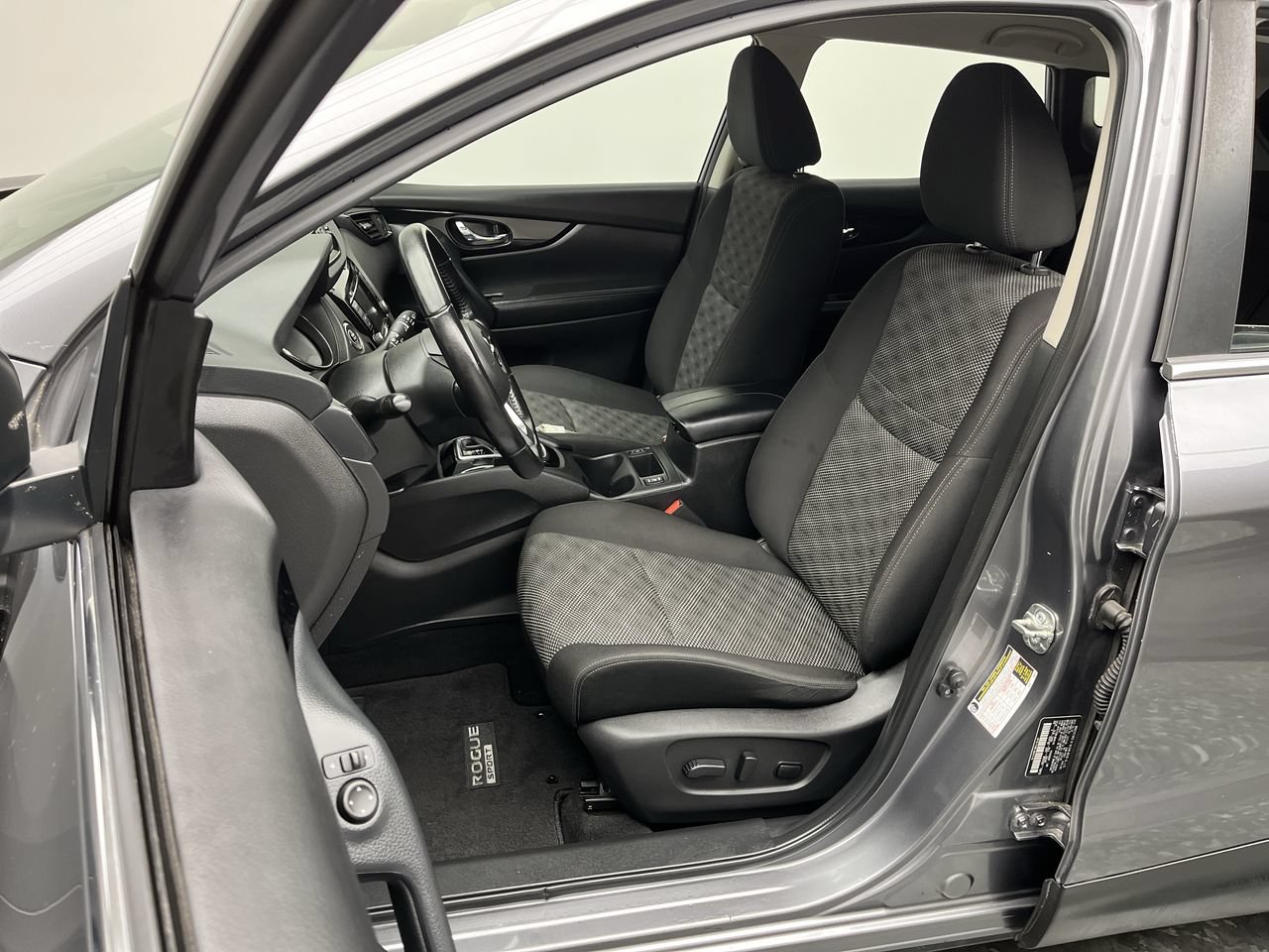 Used 2020 Nissan Rogue Sport SV w/ All-Weather Package AWD/4WD image 8