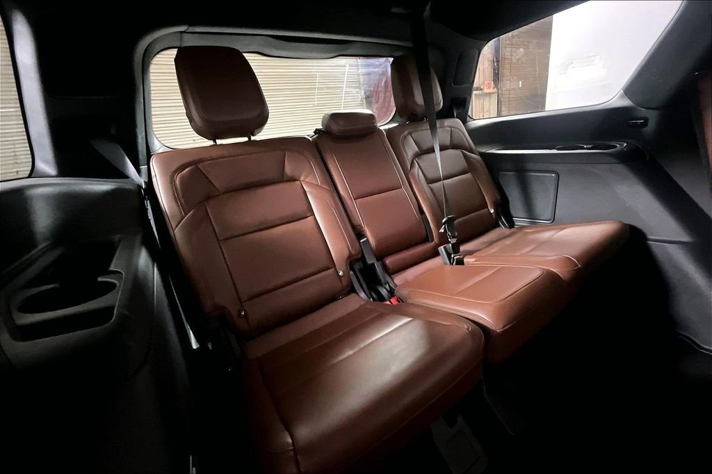 Used 2025 Lincoln Navigator Reserve image 23