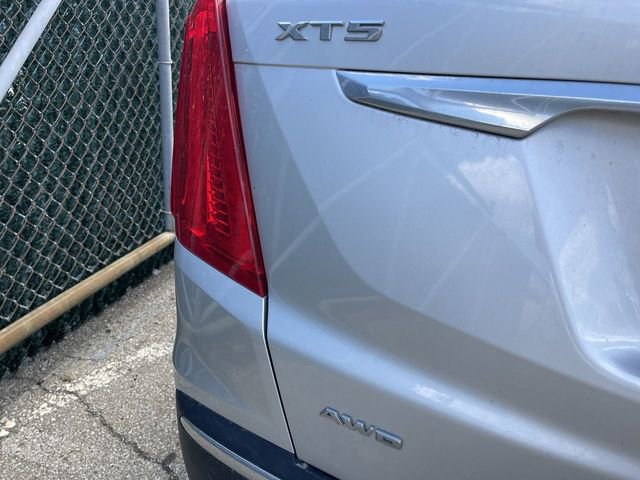 Used 2017 Cadillac XT5 Luxury w/ Driver Awareness Package AWD/4WD image 6