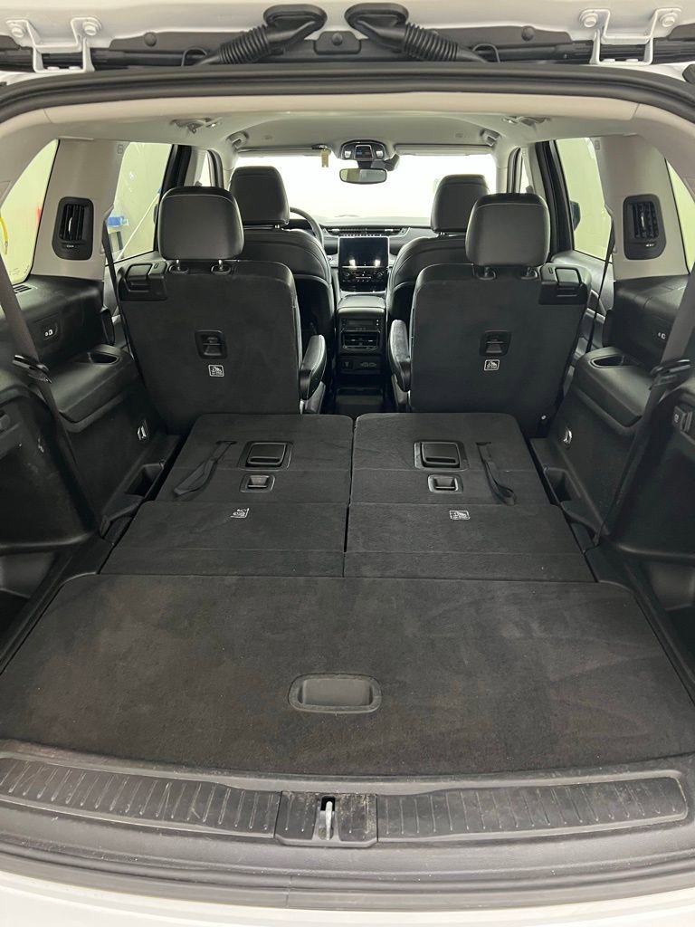 Used 2023 Jeep Grand Cherokee L Limited image 11