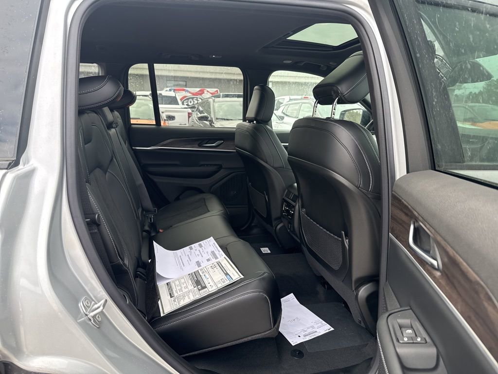 New 2026 Jeep Grand Cherokee Altitude image 26