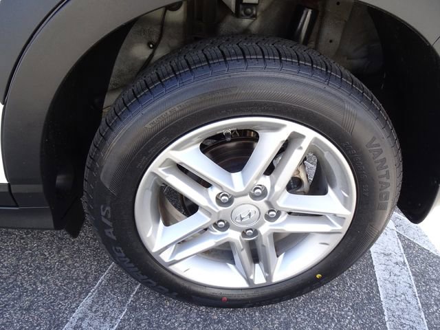 Used 2023 Hyundai Kona SE image 32