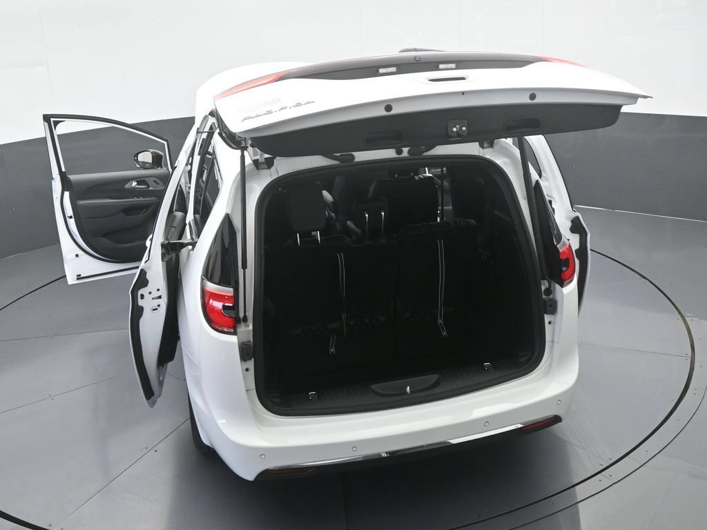 Used 2025 Chrysler Pacifica Select FWD image 62