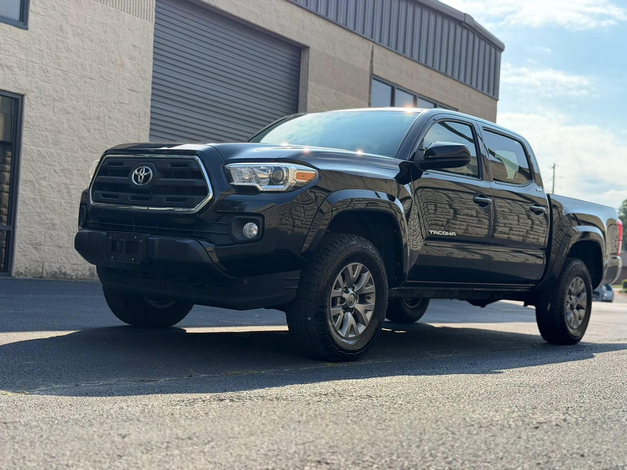 Used 2017 Toyota Tacoma SR5 w/ Tow Package AWD/4WD image 41